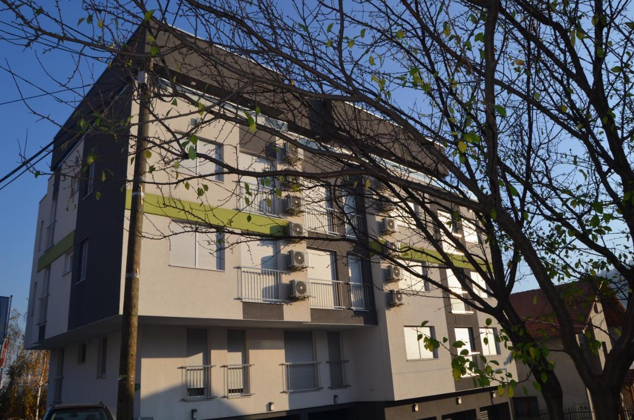 Apart Hotel Family サラエヴォ エクステリア 写真